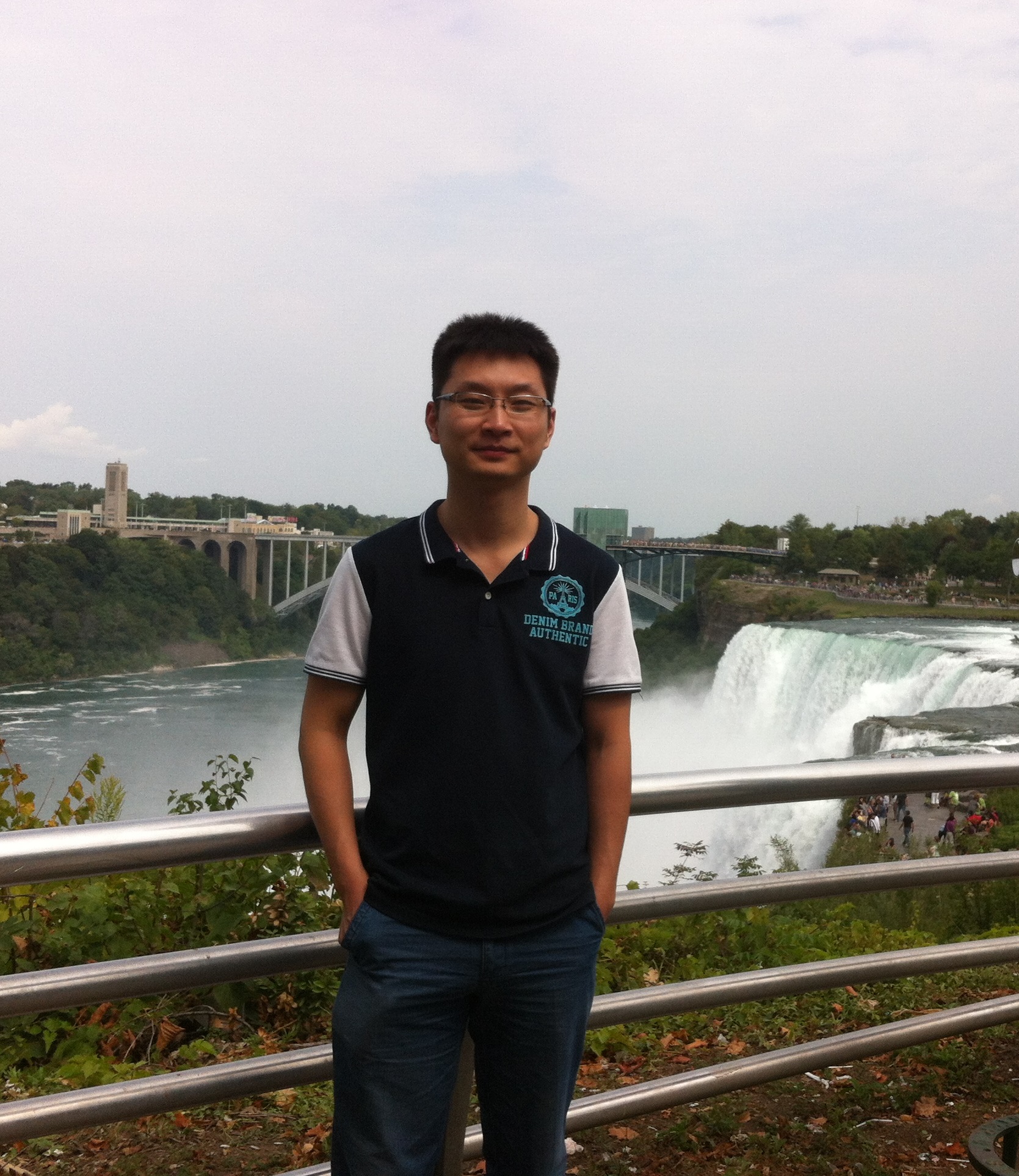 MK在线创新论坛第一千四百五十九讲：Ultra-cold gases---A “hot” dish of the “coldest” matter in physics